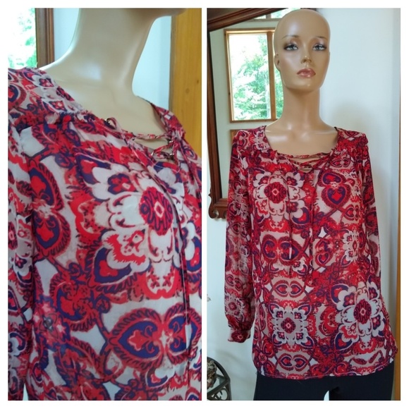 Daisy Fuentes Tops - 😉SOLD😉Daisy Fuentes Size XS.Red and Navy.  I ❤️ Bundles.  CLOSING CLOSET